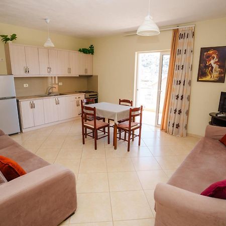 Sarah'S Apartments - 5 Min Walk To Beaches & Boulevard - Big Balcony! Sarandë Eksteriør billede