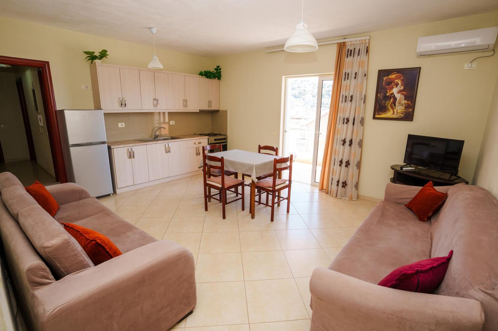 Sarah'S Apartments - 5 Min Walk To Beaches & Boulevard - Big Balcony! Sarandë Eksteriør billede